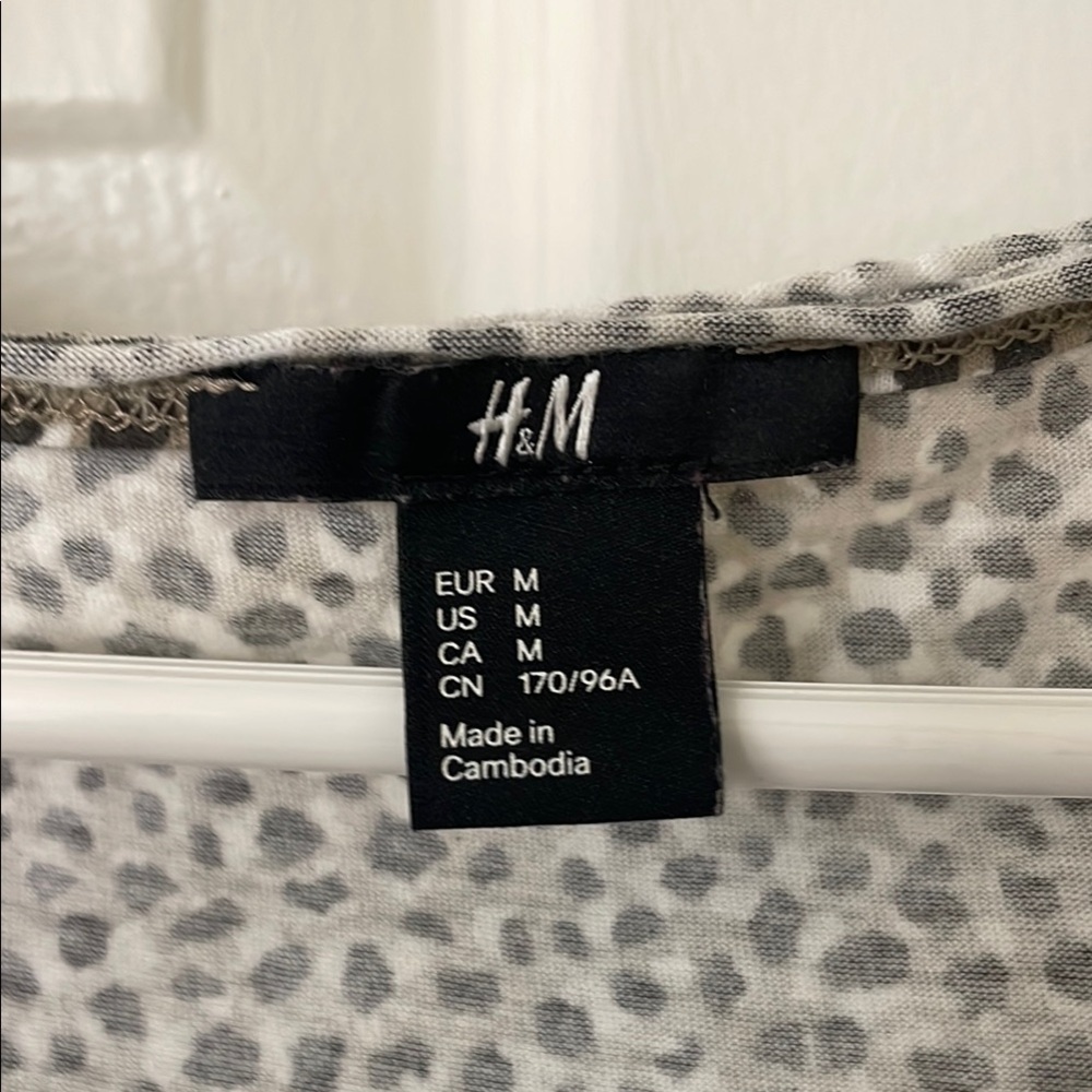 $2! 5 for $10 🔥H&M Animal Leopard Print Scoop Neck Short Sleeve Sz M - Picture 7 of 9